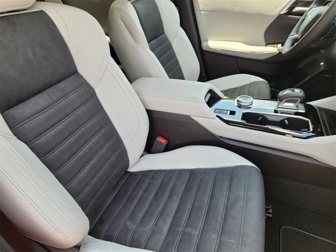 New 2025 Mitsubishi Outlander SE image 10