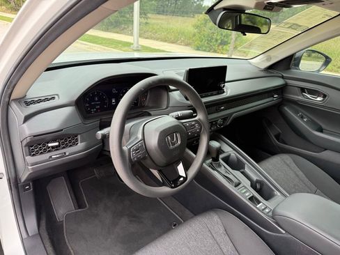 Used 2025 Honda Accord SE image 12