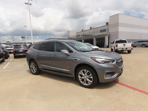 Used 2021 Buick Enclave Avenir w/ Avenir Technology Package FWD image 7