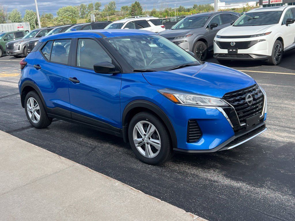 Certified 2025 Nissan Kicks Play S FWD image 3