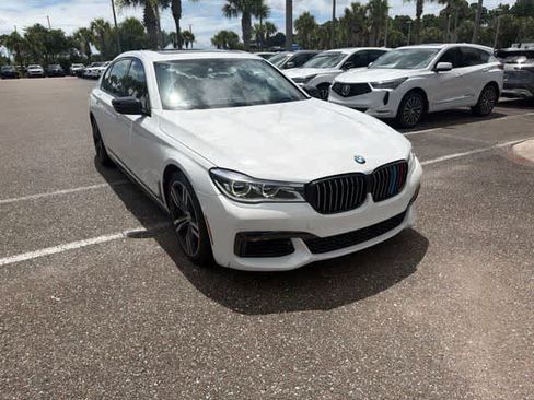 Used 2018 BMW 750i RWD image 11