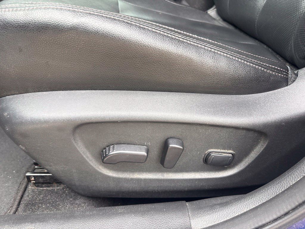 Used 2018 Nissan Rogue SL FWD image 14