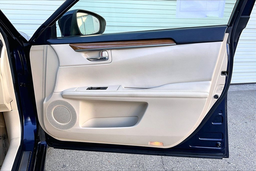 Used 2015 Lexus ES 300h w/ Navigation System Package FWD image 28