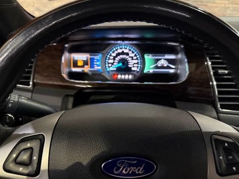 Used 2017 Ford Taurus Limited FWD image 18