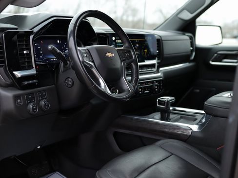 Used 2022 Chevrolet Silverado 1500 LTZ w/ Technology Package image 9