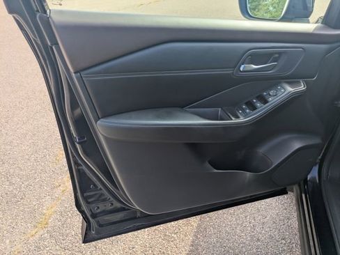 Used 2023 Nissan Rogue SV w/ SV Premium B Package image 17