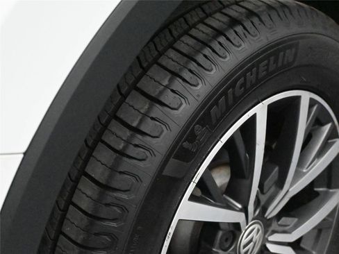 Used 2021 Volkswagen Tiguan S image 13