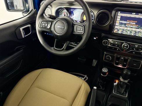 Used 2023 Jeep Wrangler Unlimited w/ Cold Weather Group AWD/4WD image 29