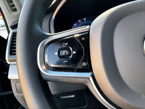 Used 2024 Volvo XC90 B5 Core w/ Protection Package Premier image 22