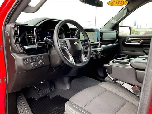 Used 2025 Chevrolet Silverado 1500 LT image 8