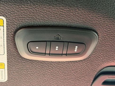 Used 2023 Jeep Wrangler Unlimited Sahara AWD/4WD image 31