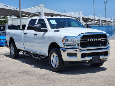 Used 2024 RAM 2500 Tradesman w/ Chrome Appearance Group AWD/4WD image 3