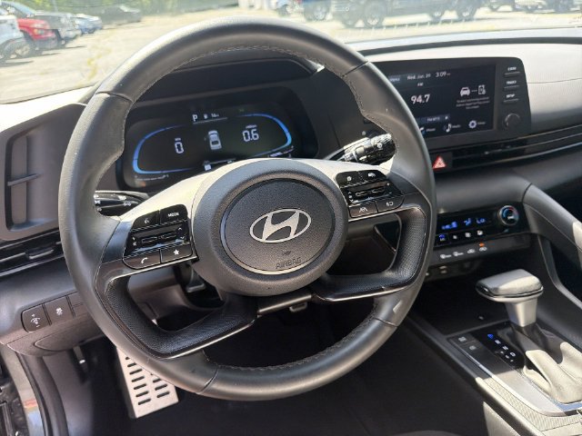 Used 2025 Hyundai Elantra Sport FWD image 18