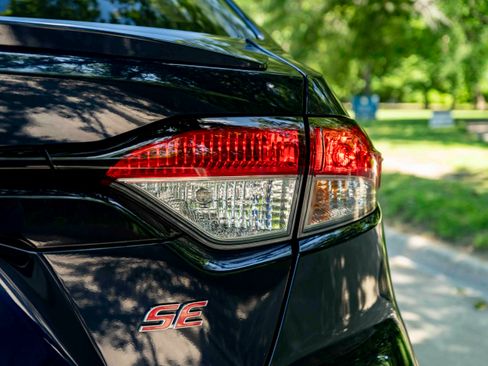Used 2023 Toyota Corolla SE w/ SE Premium Package FWD image 13