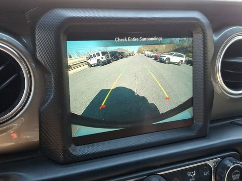 Used 2022 Jeep Wrangler Unlimited Sahara w/ Cold Weather Group AWD/4WD image 5