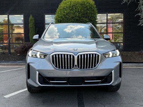 Used 2025 BMW X5 xDrive40i AWD/4WD image 3