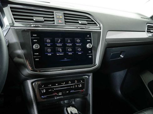 Certified 2024 Volkswagen Tiguan SE FWD image 13