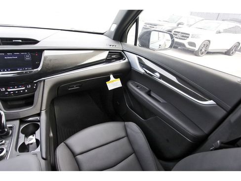 New 2025 Cadillac XT6 Sport w/ LPO, Onyx Lite Package image 10