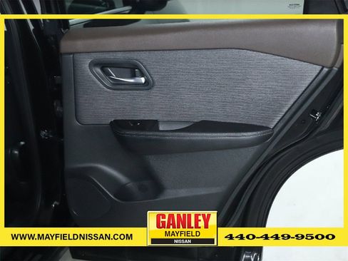 Used 2023 Nissan Rogue SV image 29