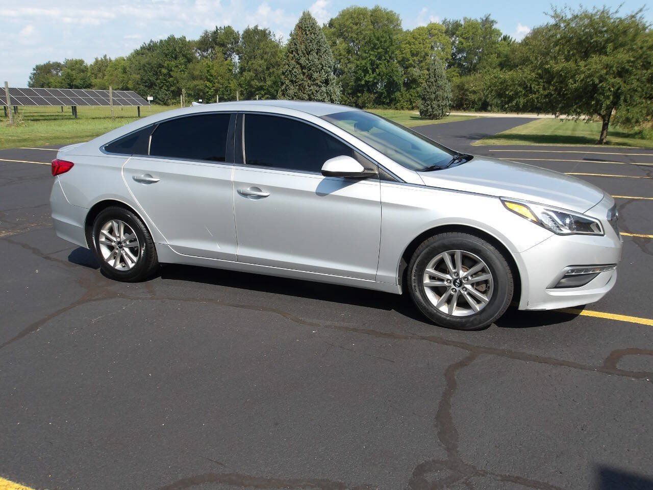 Used 2015 Hyundai Sonata SE w/ Option Group 02 FWD image 1