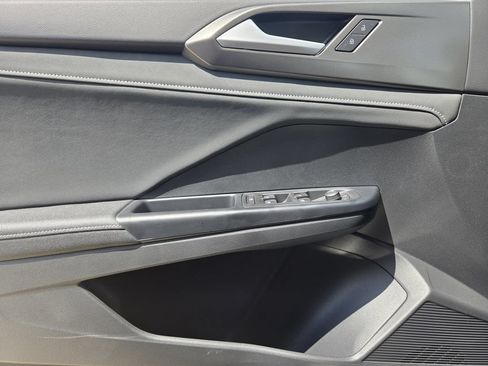 New 2026 Volkswagen Taos SE FWD image 22