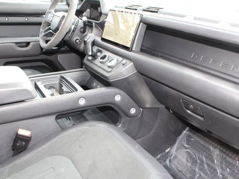 Used 2022 Land Rover Defender 110 V8 image 24