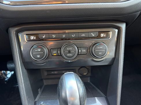 Used 2021 Volkswagen Tiguan SE w/ Panoramic Sunroof Package image 18