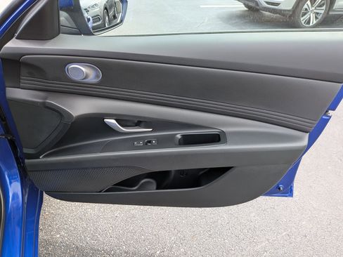 Used 2025 Hyundai Elantra SEL FWD image 33