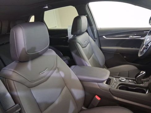Certified 2026 Cadillac XT5 Sportv w/ LPO, Floor Liner Package AWD/4WD image 13