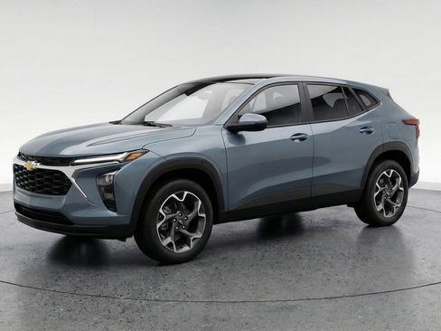 Used 2025 Chevrolet Trax LT image 2