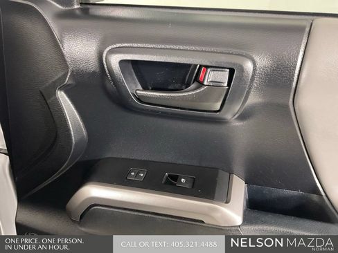 Used 2017 Toyota Tacoma SR5 w/ Tow Package RWD image 22