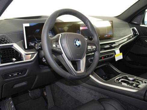 New 2026 BMW X5 xDrive50e image 4