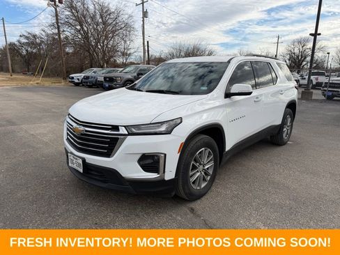 Used 2023 Chevrolet Traverse LT image 3