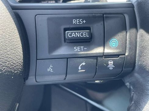 Used 2024 Nissan Pathfinder SV FWD image 22