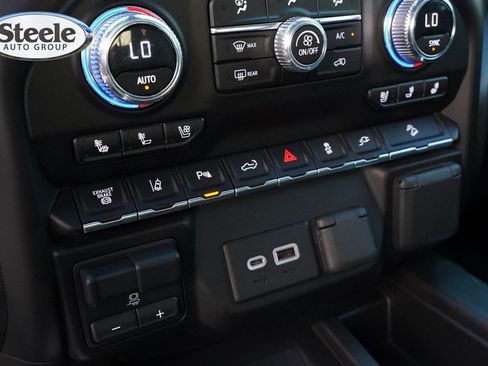 Certified 2023 GMC Sierra 3500 AT4 w/ AT4 Preferred Package AWD/4WD image 15