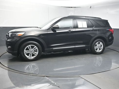 Used 2020 Ford Explorer XLT w/ Comfort Package image 4