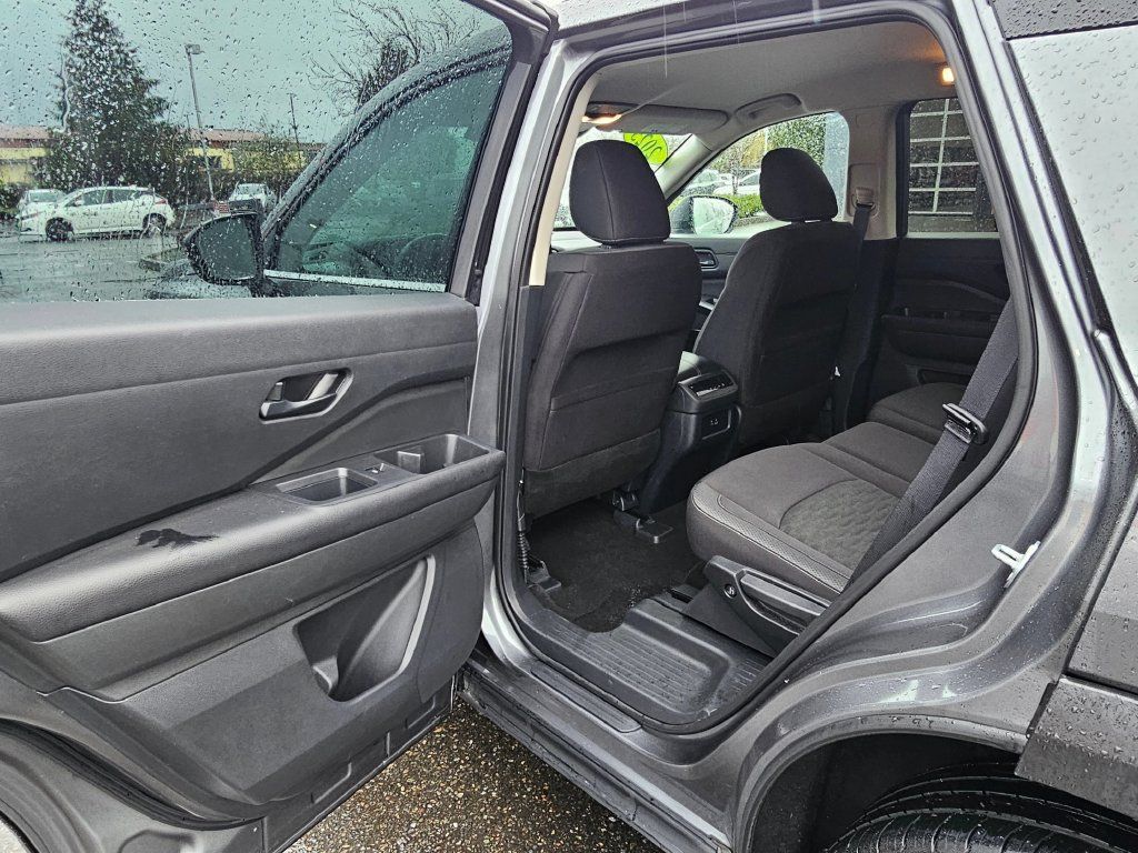 Used 2025 Nissan Pathfinder SV AWD/4WD image 12