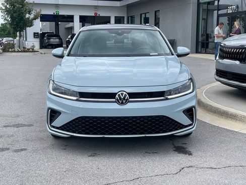 Used 2025 Volkswagen Jetta SE FWD image 2