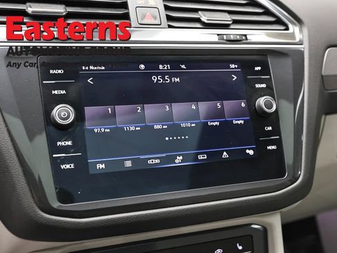 Used 2023 Volkswagen Tiguan SE AWD/4WD image 17