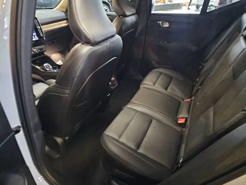 Certified 2025 Volvo XC40 B5 Ultra AWD/4WD image 12