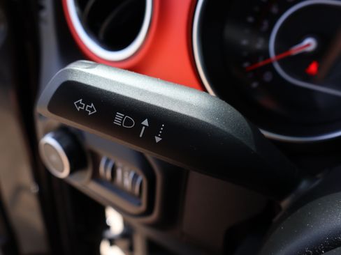 Used 2021 Jeep Wrangler Unlimited Rubicon AWD/4WD image 36