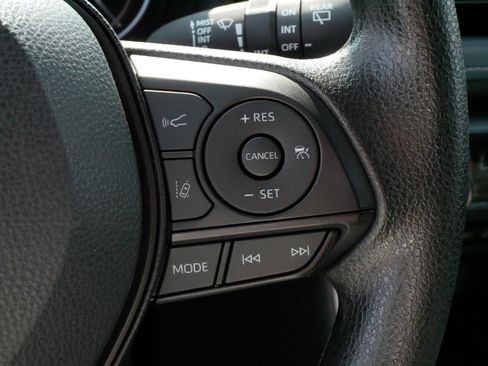 Used 2025 Toyota RAV4 XLE AWD/4WD image 25