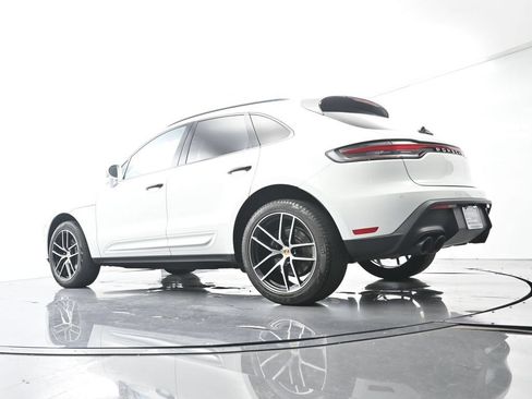 Certified 2023 Porsche Macan AWD/4WD image 46