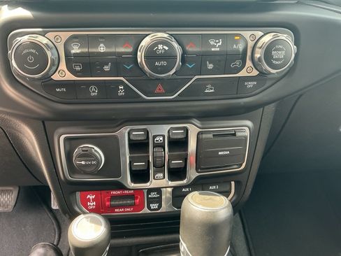Used 2021 Jeep Wrangler Unlimited Rubicon AWD/4WD image 19