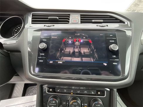 Used 2019 Volkswagen Tiguan SE image 26