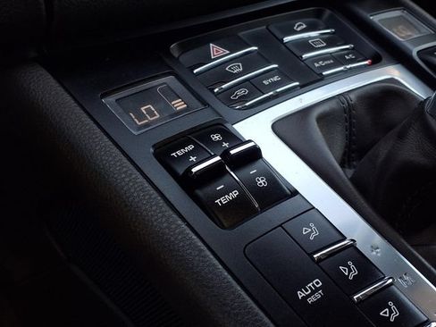 Used 2015 Porsche Macan S w/ Infotainment Package AWD/4WD image 15