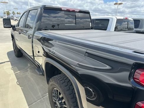 Used 2022 Chevrolet Silverado 2500 LTZ w/ LTZ Plus Package AWD/4WD image 2