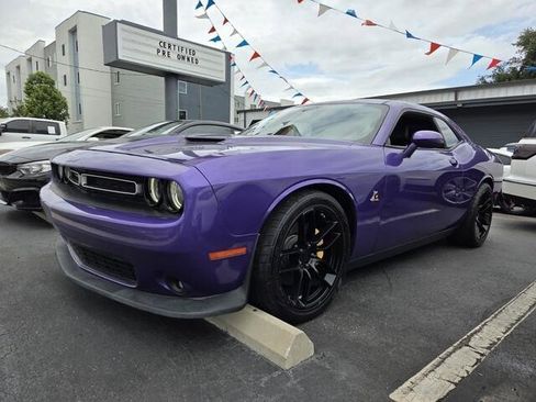 Used 2018 Dodge Challenger R/T Scat Pack w/ Leather Interior Group RWD image 3