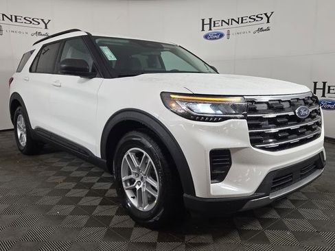 Used 2026 Ford Explorer Active RWD image 3