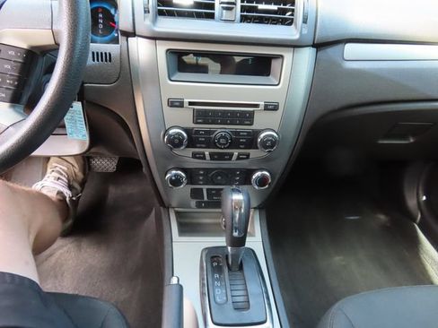 Used 2010 Ford Fusion SE FWD image 18